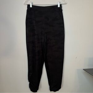 Athleta Women's Brooklyn Lined Camo Jogger Black Size 2 985549-00 Casual Sports